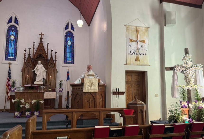 Wallingford Lutheran Church Iowa ELCA Pastor John Wolf Altar Advent Morphew Photo